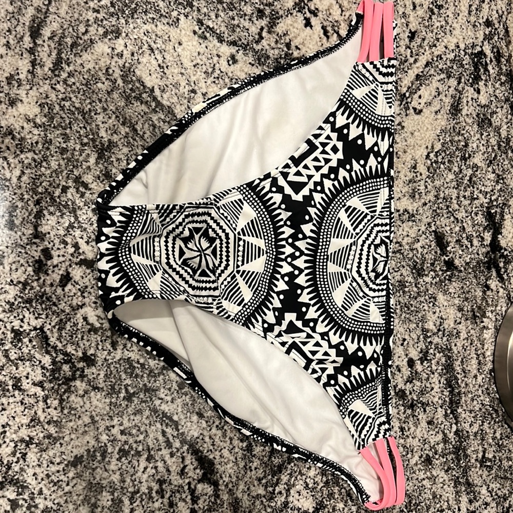 Women’s bikini bottom, size XL
